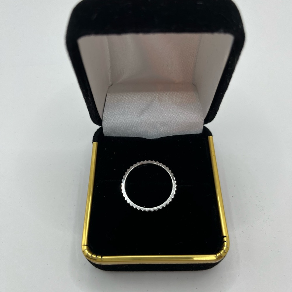 Ring Concierge Fluted White Gold Stackable Ring Size 6 - Picture 3 of 10